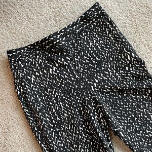 Express Black & White Hearts Straight Skinny Leggings Pants Size 2 Regular